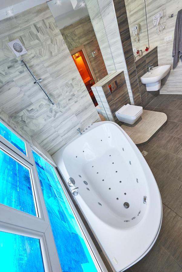 Sauna, Big Jacuzzi , Khreshchatyk Apartments Κίεβο Εξωτερικό φωτογραφία